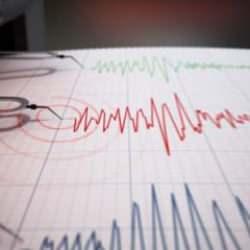 Ege 4,8'le sallandı! Korkutan deprem