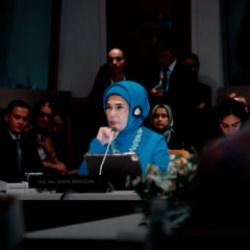 Emine Erdoğan&rsquo;dan &ccedil;ocukluk &ccedil;ağı kanserleri ve savaş mağduru &ccedil;ocuklar i&ccedil;in mesaj