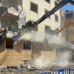 Fatih'te kentsel d&ouml;n&uuml;ş&uuml;m! 33 yıllık sitenin yıkımına başlandı