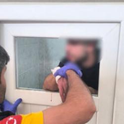 Yer: Batman! Cami tuvaletinin camlarını kırdı!