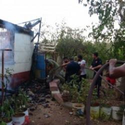 Kızını alevlerin arasından &ccedil;ıkardı ama evini kurtaramadı