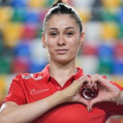 Milli sporcu hem dünya rekoru kırdı hem altın madalya kazandı