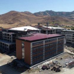 Muş'ta 454 "sismik izolat&ouml;r"&uuml;n kullanıldığı hastane yapılıyor