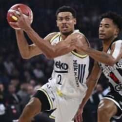 Potada kupa Fenerbahçe'nin! Derbide Beşiktaş'ı devirdi