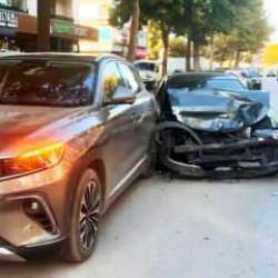 Togg'a çarpan BMW paramparça oldu! Sosyal medyayı sallayan görüntü