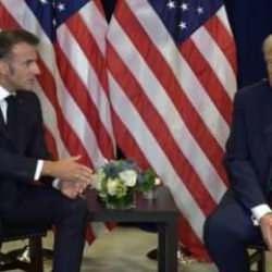 Trump ve Macron kameraların önünde tartıştı! 