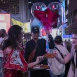 Türk simidi ve çayı, "Anadoludakiler" projesiyle Times Meydanı'na taşındı