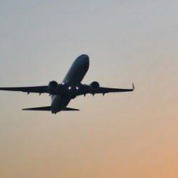 Havada tehlikeli yolculuk: Uçağın iniş takımlarına saklanarak Hindistan'a uçtu!