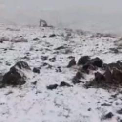 Van'ın y&uuml;ksek kesimlerine yılın ilk karı yağdı