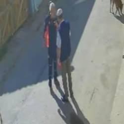 Yaşlı adamı, ‘köpeklerimi sen mi şikayet ettin’ diyerek tekme tokat dövdü