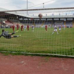 6 gollü maçtan beraberlik çıktı: Ev sahibi ekip 38 hafta sonra puan aldı