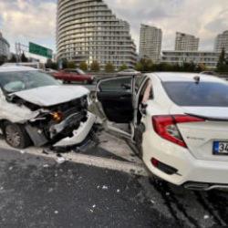 Bağcılar TEM Otoyolu&rsquo;nda kaza: 4 yaralı