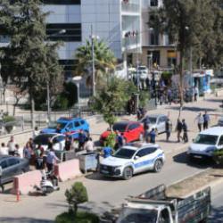 Adliye önünde birbirlerine girdiler! 8 yaralı, 15 gözaltı!