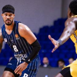 Anadolu Efes, İsrail takımını dağıttı