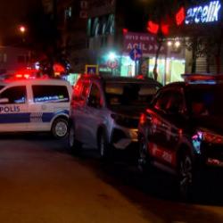 Bağcılar’da otomobile silahlı saldırı: 2 yaralı