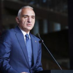Bakan Ersoy duyurdu: Çarşamba günleri sinema biletleri 120 lira olacak
