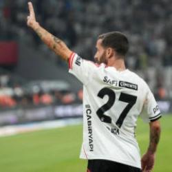 Beşiktaş'ın starı derbi öncesi alev aldı: 6 maçta 5 gol...