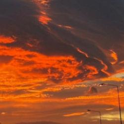 Bursa'da ilginç anlar! Gökyüzüne bakanlar telefona sarıldı