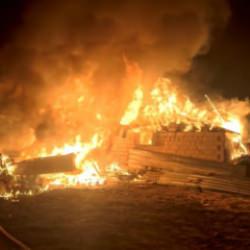 Ekmek yapılan tandırdan sıçrayan alev evi küle çevirdi