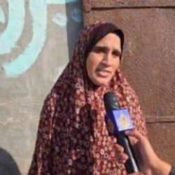 El Cezire ekibi Gazzeli anneyle röportaj yaparken bomba yağdı! Can pazarı kamerada
