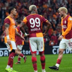 Galatasaray'a ilk kaybını Beşiktaş tattırdı