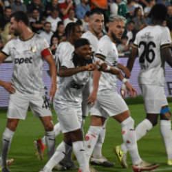 İlk yarıda tam 5 gol attılar ve liderliğe yükseldiler