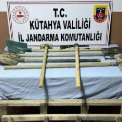 İş makinesi ile kaçak kazıya 2 gözaltı