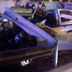 İstanbul'da korkunç kaza: Otomobil bariyere girdi