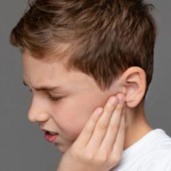 Kulak ağrısı deyip geçmeyin! Çocuklarda işitme kaybına neden olabilir