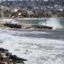 Marmara Denizi'nde şiddetli fırtına! Gemiler demir attı