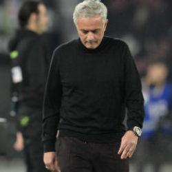Mourinho salgın hastalığın pençesinde: Maça çıkmak istemiyorlar