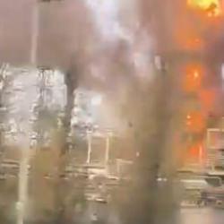 Petrol rafinerisi alev aldı! Rusya'da yangın paniği! 