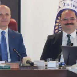 Rekt&ouml;r Hacım&uuml;ft&uuml;oğlu, &Uuml;AK Y&ouml;netim Kurulu &uuml;yeliğine se&ccedil;ildi