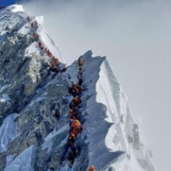 Son dakika: Everest Dağı'nın tepesinde 1000 kişi mahsur kaldı! &Ouml;l&uuml;m haberi geldi