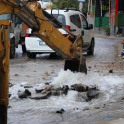 2 gün tonlarca su boşa aktı, mahalleli isyan etti