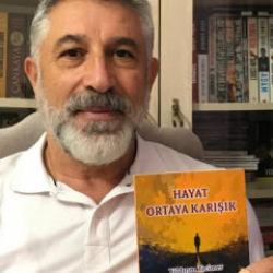 Yıldırım Tecimer’in ilk şiir kitabı “Hayat Ortaya Karışık” okuyucuyla buluşuyor