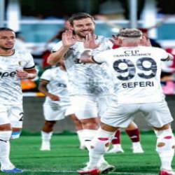 13 yıl aralıksız oynayıp efsane oldu! Attığı gollerle takımını liderliğe taşıdı