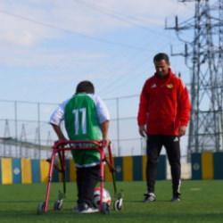 Esenler Belediyesi'nden anlamlı etkinlik: Engeller yeşil sahada aşıldı 