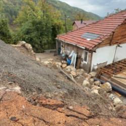 Bartın'da heyelan: 2 ev tahliye edildi! 