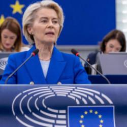 AB Komisyonu Başkanı Rusya'yı Avrupa'ya karşı hibrit savaş y&uuml;r&uuml;tmekle su&ccedil;ladı