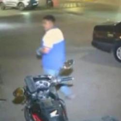 Adana&rsquo;da pastaneye pimi &ccedil;ekilmemiş el bombası attığı anların videosu