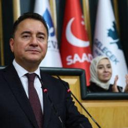 Babacan, resepsiyondaki fotoğrafa tepki gösteren CHP'lilere sert çıktı! Size mi soracağız?