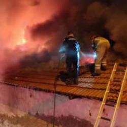 Bursa’da 4 dükkan alevlere teslim oldu