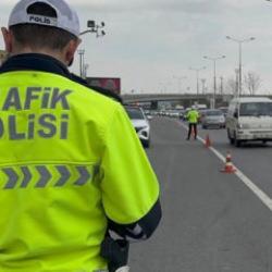 Cezası 1 yıldan 3 yıla kadar hapis! Ehliyet sahipleri trafikte dikkat...