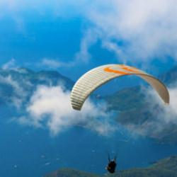 Çinliler Türkiye’ye gelince ‘havalandı’: Babadağ’da iğne atsanız yere düşmüyor