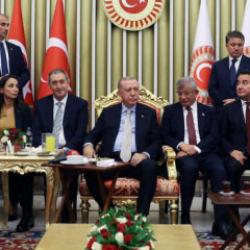 Erdoğan'la fotoğrafı gündem olmuştu! Davutoğlu'ndan açıklama: Asla boyun eğmeyeceğiz