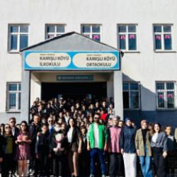 Hastalığını yenerek 13 ay sonra okuluna kavuşan &ouml;ğrenciye duygulandıran karşılama