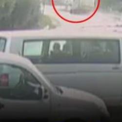 Kontrolden çıkan otomobil park halindeki kamyonete ok gibi saplandı: 1 ölü, 4 yaralı