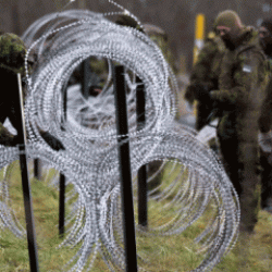 Sınırda askeri hareketlilik! NATO &uuml;lkesinden son dakika Rusya kararı! Resmen kapatıldı