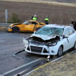 Sivas'ta feci kaza: 2 s&uuml;r&uuml;c&uuml; ağır yaralı